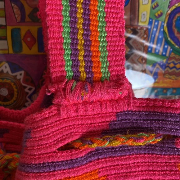 Colombian Wayuu hand woven one of a kind drawstring shoulder bag. - Picture 10 of 13